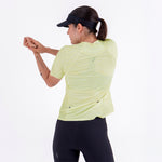 CAMISETA RUNNING MANGA CORTA PRO 405 AMARILLO PARA MUJER