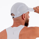 GORRA RUNNING KOOLER GRIS CLARO UNISEX
