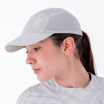 GORRA RUNNING KOOLER GRIS CLARO UNISEX