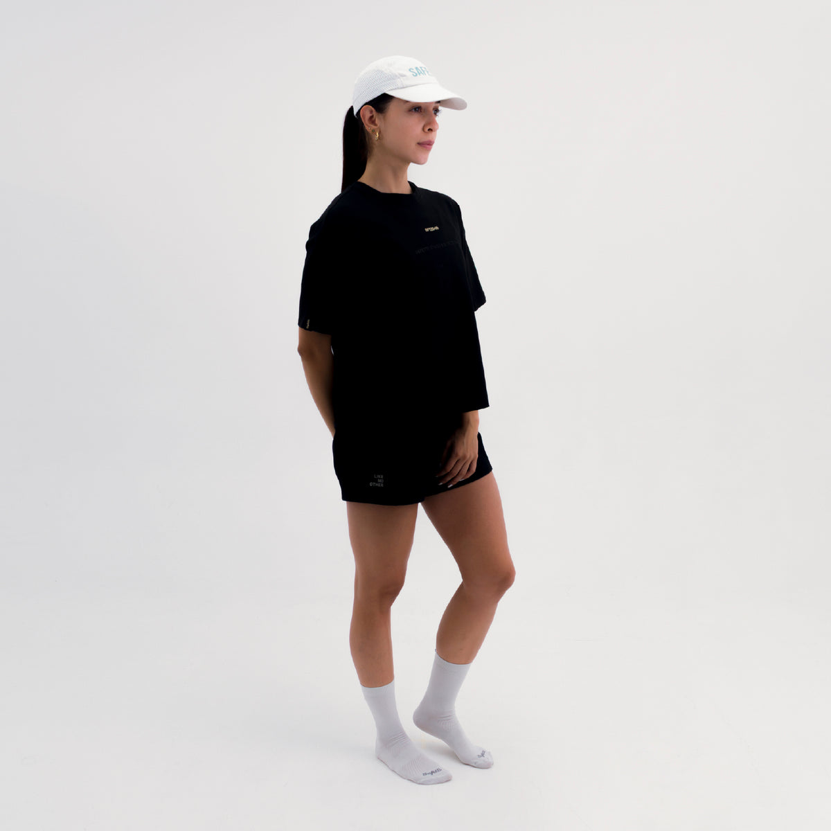 CAMISETA LIFESTYLE MANGA CORTA ROAM OVERSIZE BLACK PARA MUJER