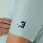 CAMISETA RUNNING MANGA CORTA PRO 405 AZUL CLARO PARA MUJER