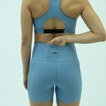 SHORT RUNNING TITAN CUT AZUL POLVO PARA MUJER