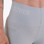 SHORT RUNNING TITÁN EVO GRIS CLAROPARA MUJER