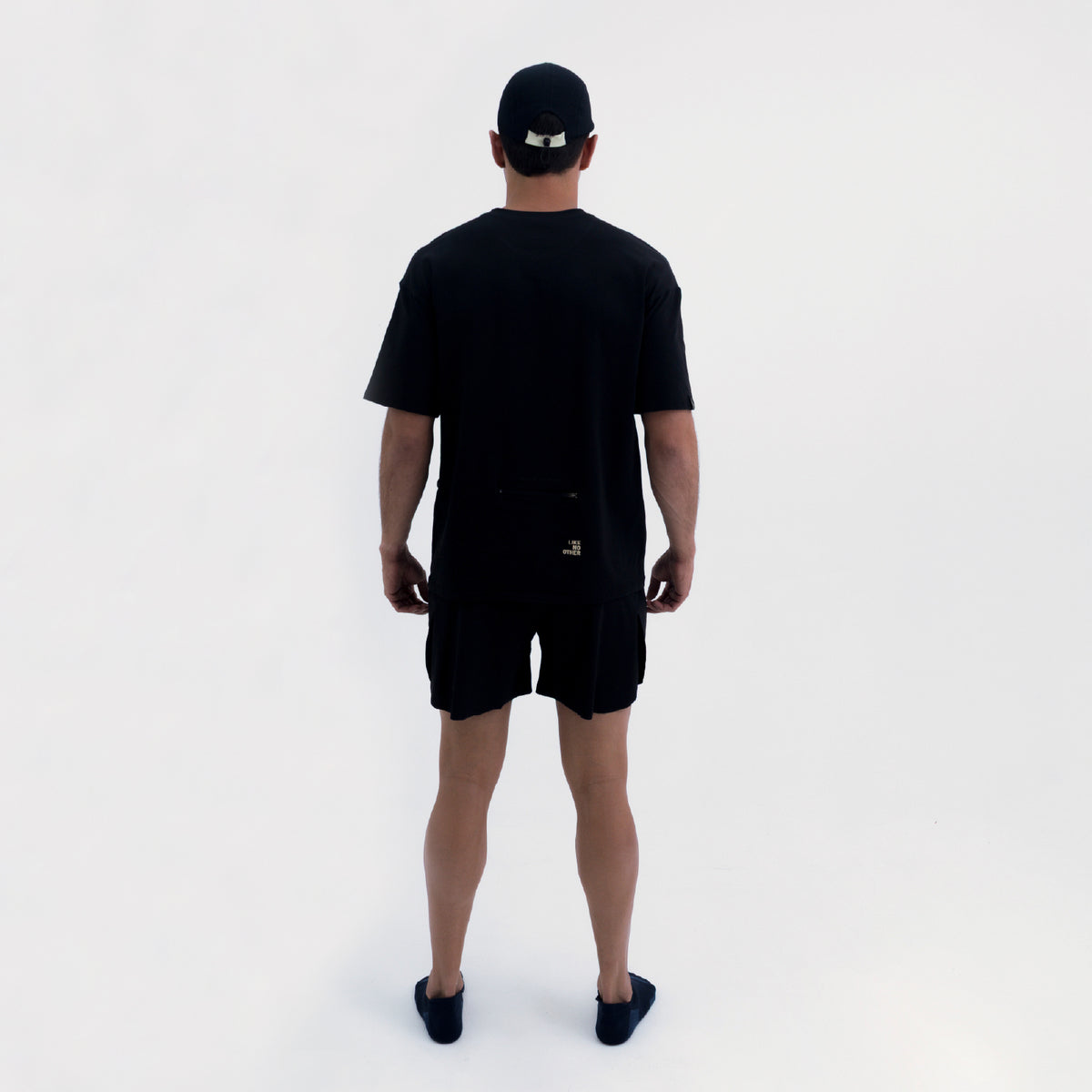 CAMISETA LIFESTYLE MANGA CORTA ROAM OVERSIZE BLACK PARA HOMBRE