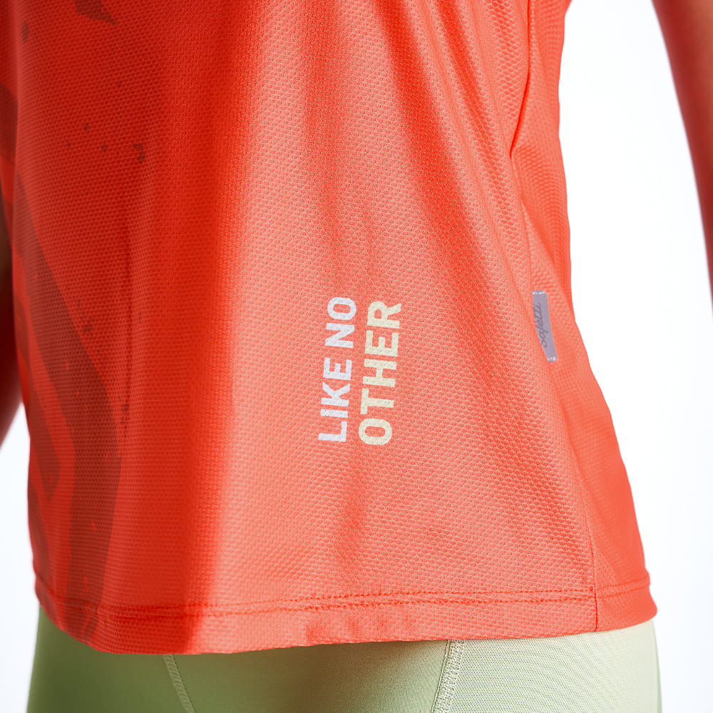 CAMISETA RUNNING MANGA SISA ENGRAVED CORAL PARA MUJER