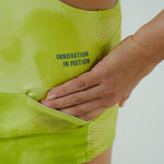 TOP RUNNING/PÁDEL POCKET LEMON PARA MUJER