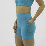 SHORT RUNNING TITAN CUT AZUL POLVO PARA MUJER