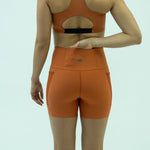 SHORT RUNNING TITAN CUT CARROT PARA MUJER