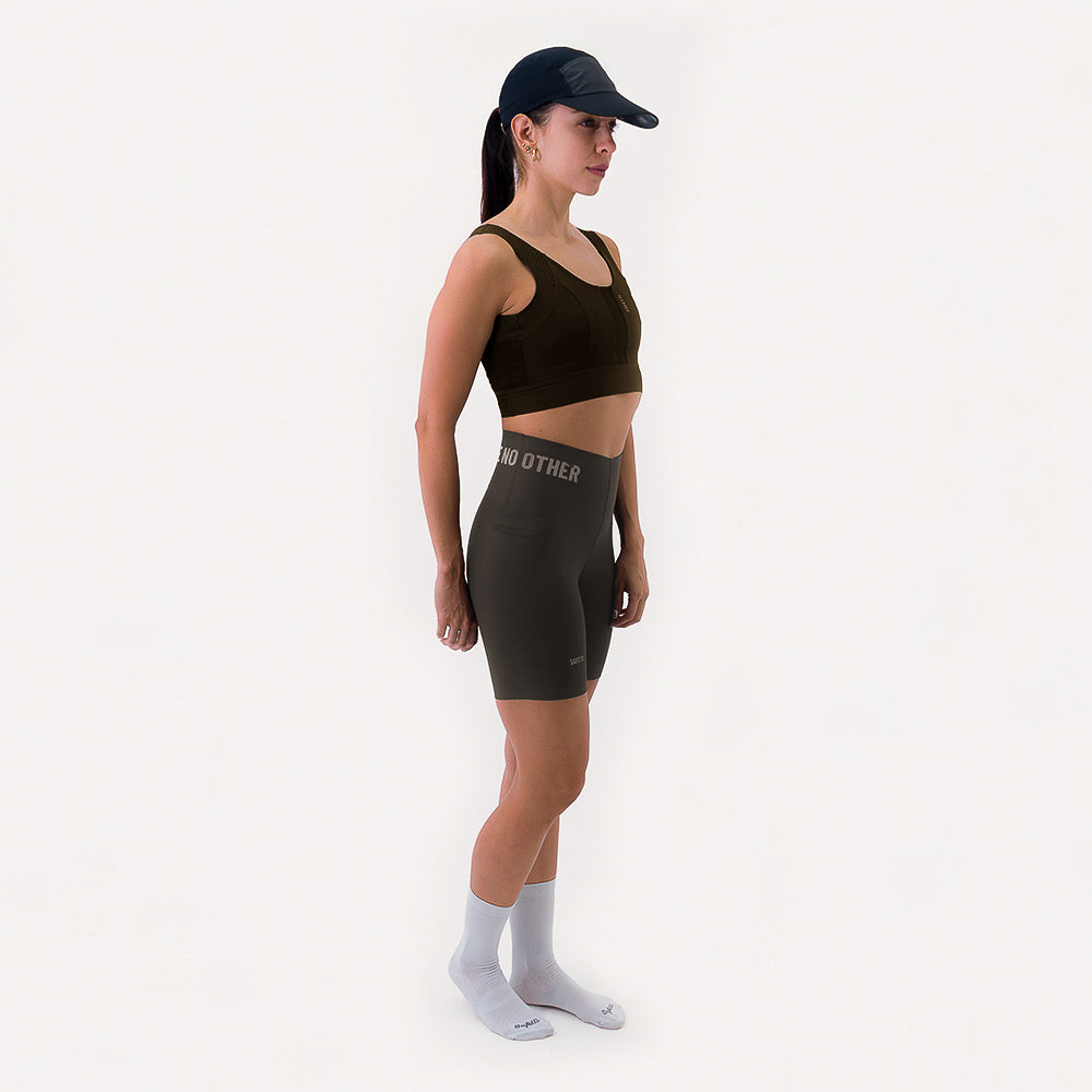 SHORT RUNNING TITÁN EVO GRIS PARA MUJER