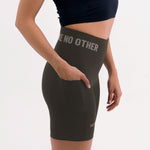 SHORT RUNNING TITÁN EVO GRIS PARA MUJER