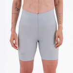 SHORT RUNNING TITÁN EVO GRIS CLAROPARA MUJER