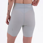 SHORT RUNNING TITÁN EVO GRIS CLAROPARA MUJER